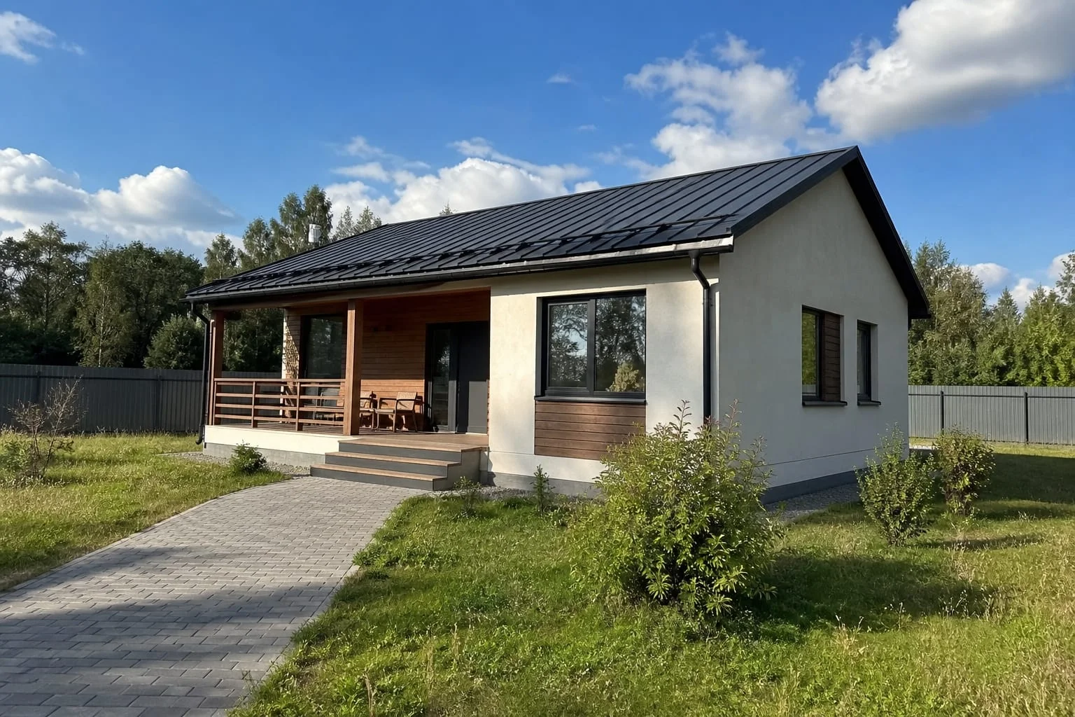 Одноэтажный СИП-дом площадью 85 м² с крытой террасой